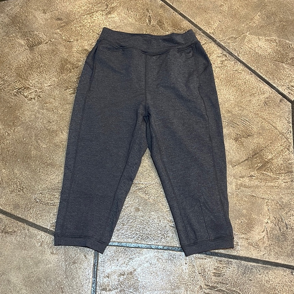 Lululemon capri. Size 6